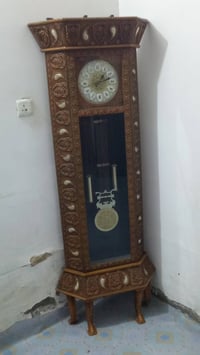 ميز تواليت • كومديات • ساعه حائط • مراية تواليت • طاولة زينة • منضدة س...