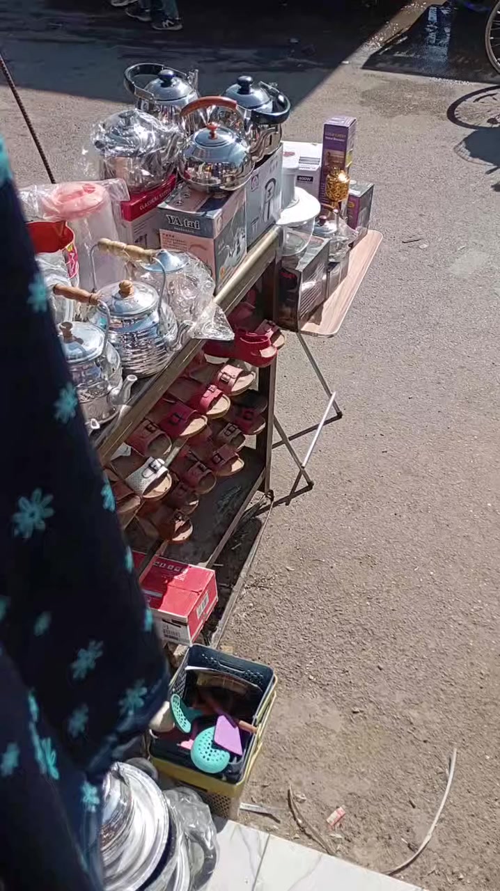 *********** ***********  اليوم تجون معزلين خابرونا على الرقم 100 هلا بيكم عيونياخوان كل شي داخل المحل هو مو ابو يوسف تنزيلات جوه السوق تجون تشرفونا مرات تجونا معزلين راح اخليكم رقم الموبايل اخواني اخواتي يشرفونا بكل وقت تنزيلات تنزيلات يعني اسعار مناسبه يوجد لدينا شحاطات رجاليه احذيه رجاليه شحاطات نسائيه شحاطات نسائيه احذيه نسائيه يعني كل شيء موجود داخل المحل احذيه شحاطات ولاديه بناتيه رجاليه شبابيه يعني كل شيء موجود مواعين جداري نوعيات الاصلي والعادي وكل شيء موجود تجون تشرفونه بكل وقت حاجات كلها مناسبه مع الفقير بيكم خير تدللون يعني حاجاتنا كلها رخيصه نعم 100 هلا بيكم بيكم خير تدللون تجون تشرفونا بكل وقت ملابس ايش تردون موجود
