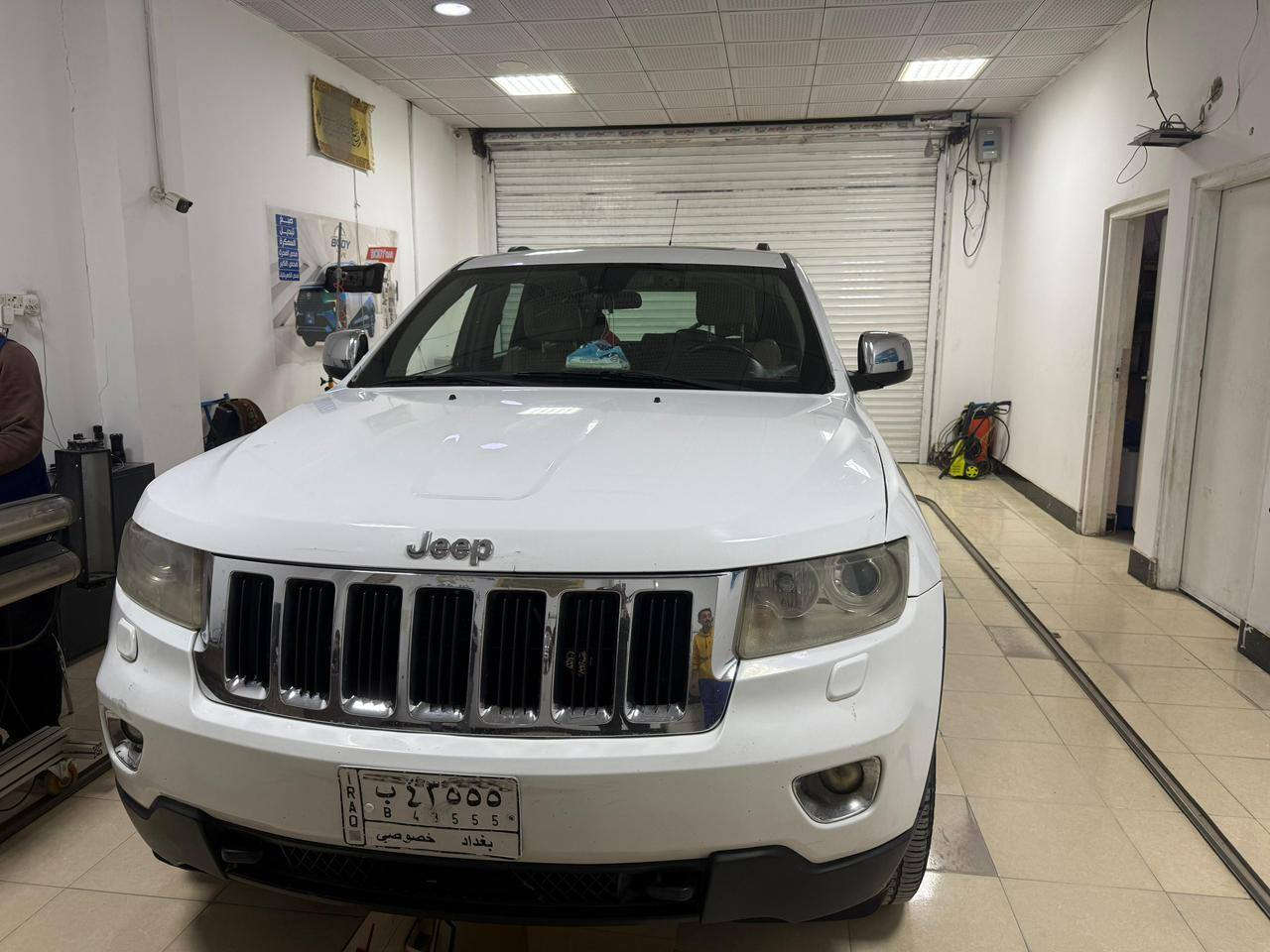 السلام عليكم
🚙 للبيع جيب جراند شيروكي 2013 وارد خليجي – لون أبيض السيارة نظيفة جداً واستعمال شخصي وباسمي، تحويل فوري ثاني يوم رقم بغداد – مشروع وطني المكان: الأنبار وبغداد
🔹 الممشى: 134 ألف كم فقط
🔹 محرك 6 سلندر المرغوب
🔹 كير ومحرك خير من الله
🔹 تبريد ثلج
📌 ملاحظات الفحص: تبديل باب السائق صبغ قرب البك لايت الخلفي الأيمن حسب السونار باقي السيارة نظيفة جداً جميع الإيرباقات (Airbags) وضع شركة
✨ المواصفات:
• بصمة تشغيل (عدد 2 مفتاح)
• تشغيل عن بعد
• بصمة أبواب
• تحكم ستيرن + مثبت سرعة
• داخلية جلد لون ماروني
• تبريد قطعتين
• شاشة قلاب
• كامرة خلفية
• زركات لايت أمامي
• مانع انزلاق
• إشارات بالجاملق 
• لايت زينون
• فتحة سقف كهرباء
• حساس تايرات
• تايرات جديدة
• ماوس وضعيات القيادة: أوتو (تلقائي) – ثلج – سبورت (رياضي) – رمل/طين – صخور – دفع رباعي منخفض (4WD Low) – نزول المنحدرات
السيارة جاهزة وما بيها أي نقص السعر: (170 ورقة ) وقابل للنقاش بالمعقول 📞 للاستفسار: *********** التواصل على الخط + وتساب فقط
