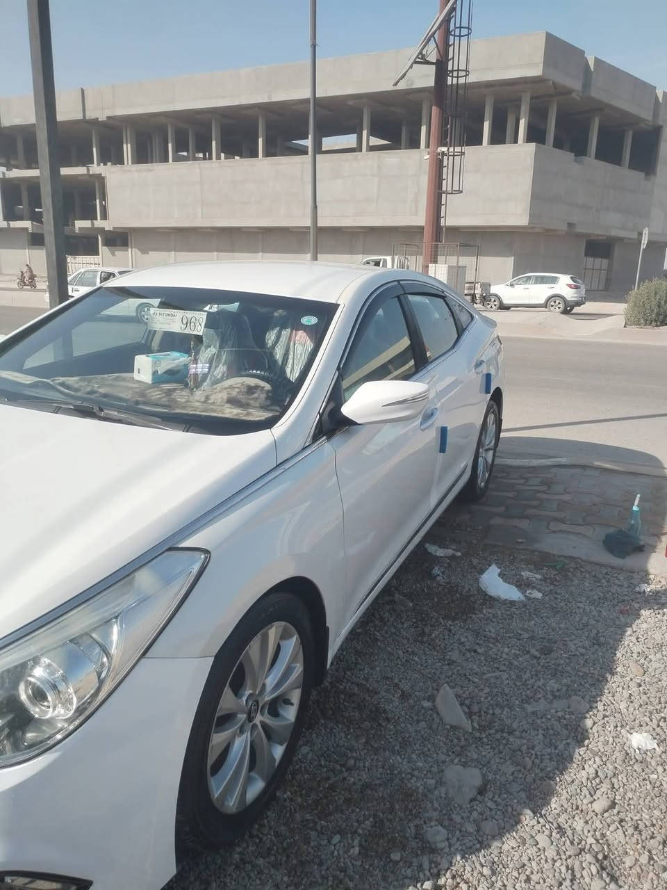 السلام عليكم للبيع او المراوس ازيرا موديل ٢٠١٤ وارد خليجي لون صدفي محرك ٣٠٠٠  مواصفات نص فول داخل لونين تحكم استيرن  تدفئه وتبريد قطعتين برده خلفيه بردات جانبيه مري اشاير ترحيب مري شفط تدفئه كشنات وبيها بعد مواصفات دواخل شركه صدر امامي خلفي جديد تخم تاير جديد سياره جاهزه ان شاء الله صبغ قطعه واحده السعر118  مكان السياره الانبار فلوجه الاتصال على الأرقام ***********  ***********
