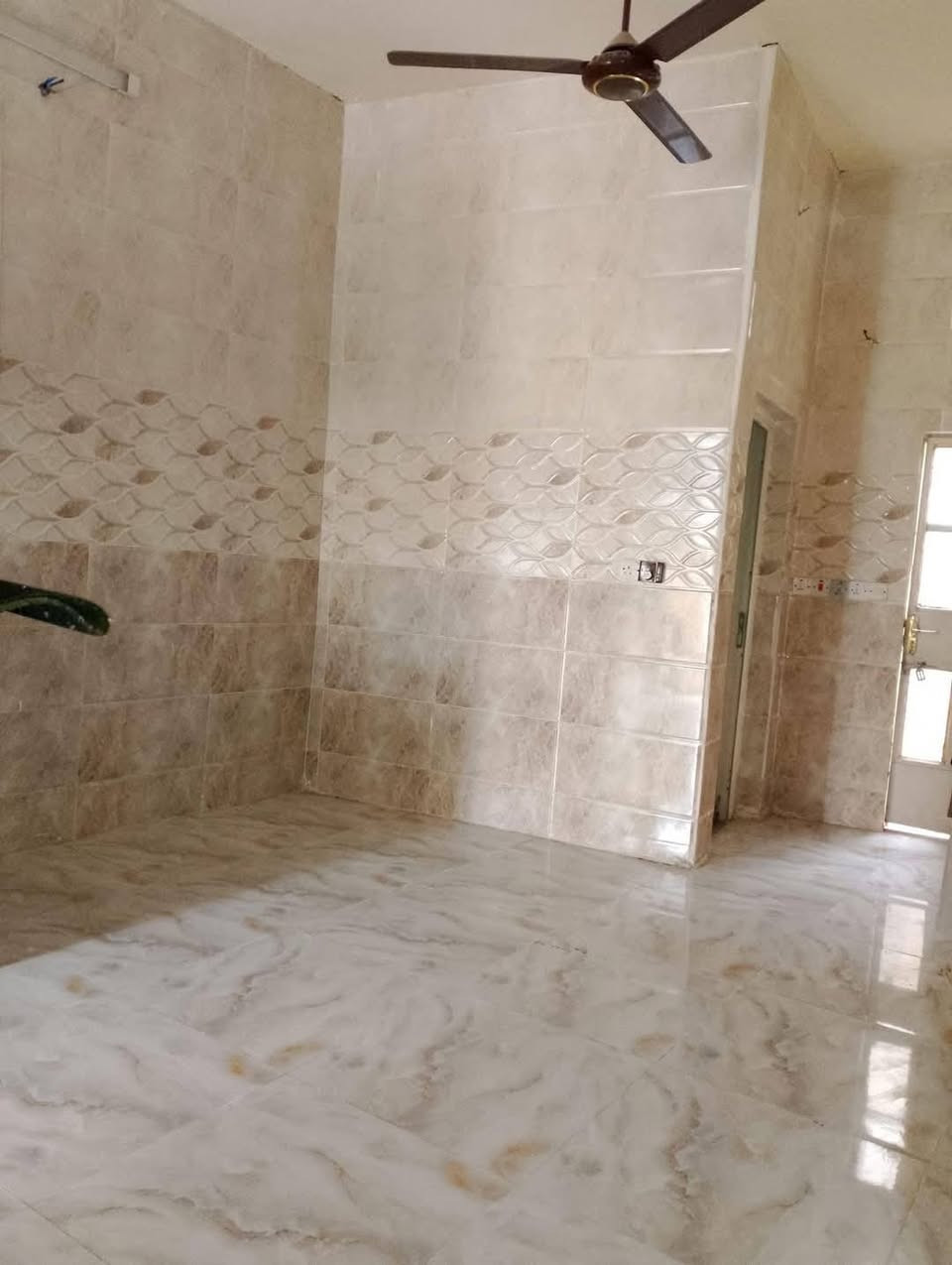 دار للبيع خلف محطة بلدروز الحكومية
المساحة أكثر من ٩٠ متر وجه ٨ ونزال ١٥
يتكون من صحيات خارجية واستقبال وصالة ومطبخ وحمام الطابق الأرضي
الطابق الثاني غرفتين وصاله وصحيات البناء حديت
كله سيراميك جاهز للسكن نوع العقار طابو قرار ٢٥ مكمل معاملة تطويب
السعر ٤٨ ورقة ٤٨ مليون وبي مجال للاستفسار من صاحب الدار 
***********
