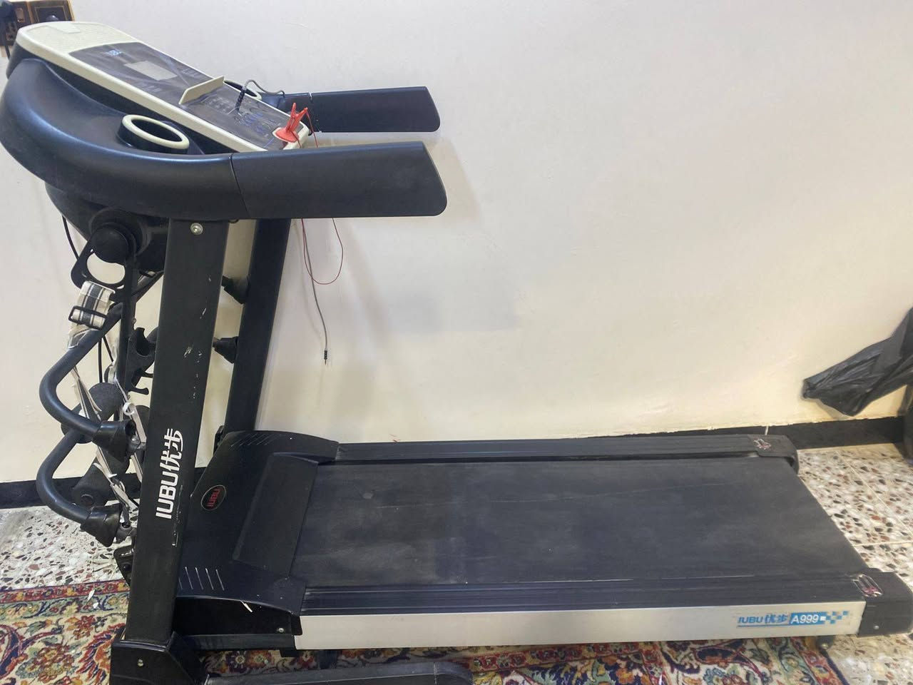 السلام عليكم 
جهاز رياضي مال قاعات يتحمل وزن ١٥٠ دبل ماطور استعمال جداً قليل ٤٢٥ وبي مجال بسيط الاستفسار ع الرقم 
***********
