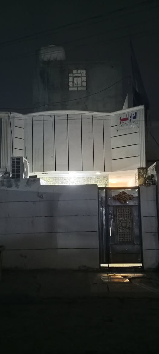 بيت 100 متر للبيع قاطين جوه استقبال وصاله ومطبخ وغرفه وصحيات ولفوك غرفة سويت وصاله مصفر ومعاملة طابو كاملة بالديوان المكان حي النورين قرب صورة حجي مهدي ألكناني سعر 80 وبي مجال رقم صاحب البيت ***********
