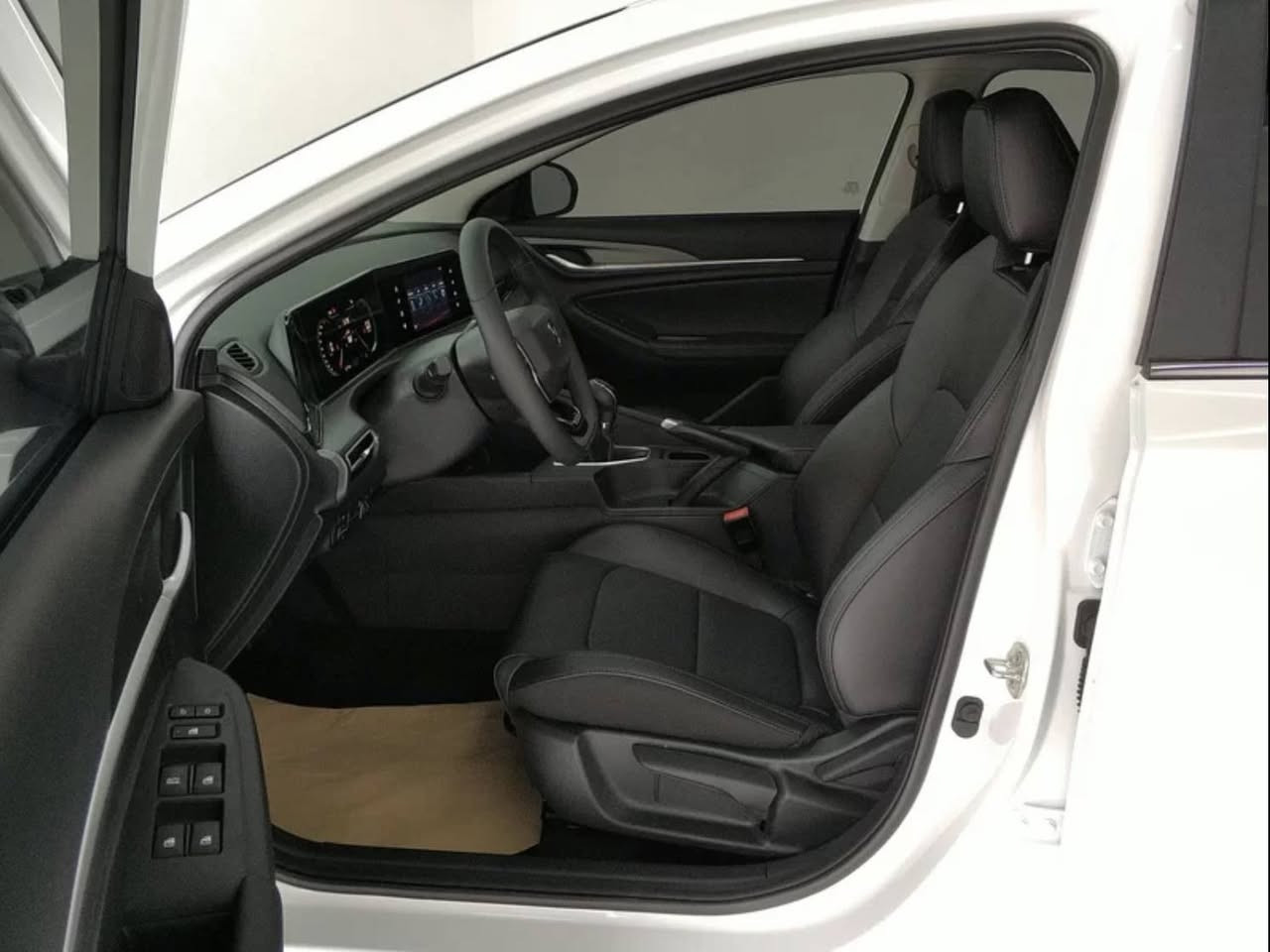 🚗Changan Eado 2025 PLUS
Couleur : blanc
Kilométrage : 6 300 km
Date de première immatriculation : juin 2025
État : peinture d'origine
Légère retouche de peinture sur une partie du pare-chocs avant
Moteur 1,5 litre + boîte manuelle à 5 vitesses
Le véhicule a passé tous les contrôles avec brio
Transparence totale sur l'état du véhicule : je m'engage à signaler tous les défauts au client
Prix de gros avantageux
Nous invitons tous nos amis à établir une collaboration à long terme !


**إذا كنت صاحب هذا الإعلان وتريد حذفه لأي سبب، رجاءا أرسل رسالة إلى الدعم الفني**
