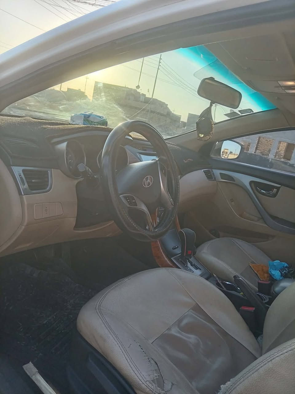 السلام عليكم النترا خليجي 2014رقم بغداد دولي للبيع محرك 1800مامفتوح مكفول الكير والمحرك وصدر امامي خلفي جديد 
 ملاحضه اكو مكانات بيه صبغ قليل مابيه لاضربه ولاتبديل السعر الاتصال على رقم الهاتف *********** السكن بابل قضاء المحاويل السياره فول ماعدا البصمه بأسمي تحويل ثانيوم
