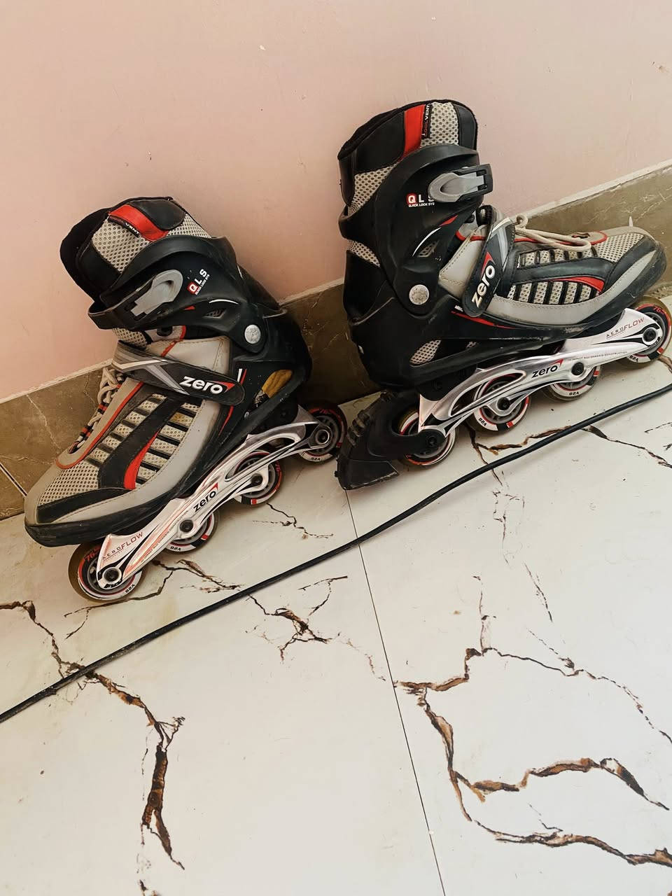 من رخصه الادمن سكيت قياس ٤٣ملبوس ٣مرات السعر ٤٥وبي مجال ***********واتساب
