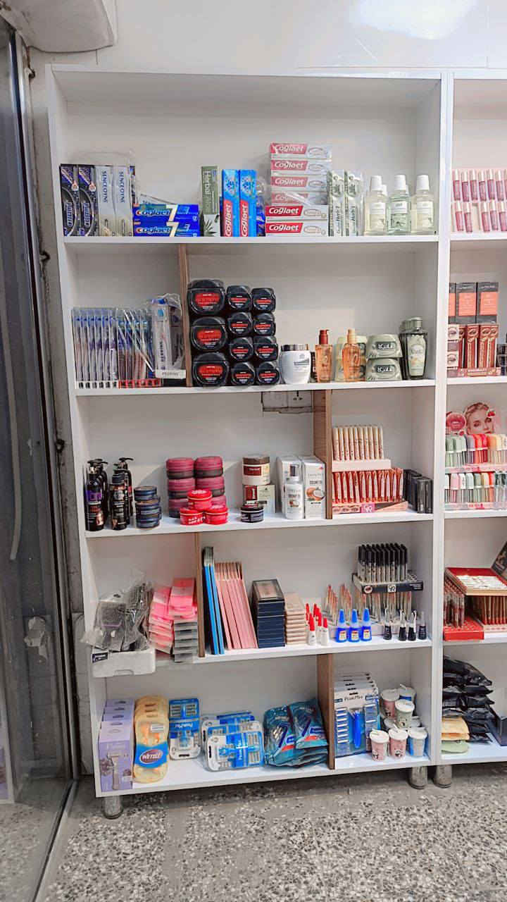 السلام عليكم كوزمتك للبيع
العنوان الرئاسة شارع عشرين 
للأستفسار واتساب ***********
