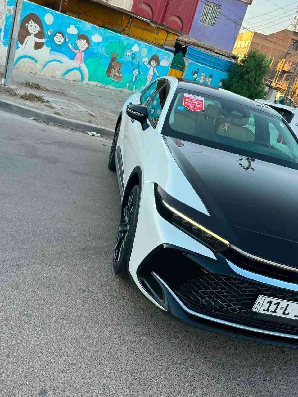 السلام عليكم

كراون ماجستا للبيع موديل 2023 خليجي
فول مواصفات 1/1 
مكفولة كفالة عامة من المكينة والگير..الخ ماعدة رصعة بالجاملغ الخلفي مصلحة BDR والدعامية الخلفية بيهة ضربة خفيفة مبينة بالصور. السيارة ماشية 39 الف كيلو مكان السيارة بغداد 
السعر 325 وبيهة مجال قليل  للاستفسار اكثر هذا رقمي
***********
