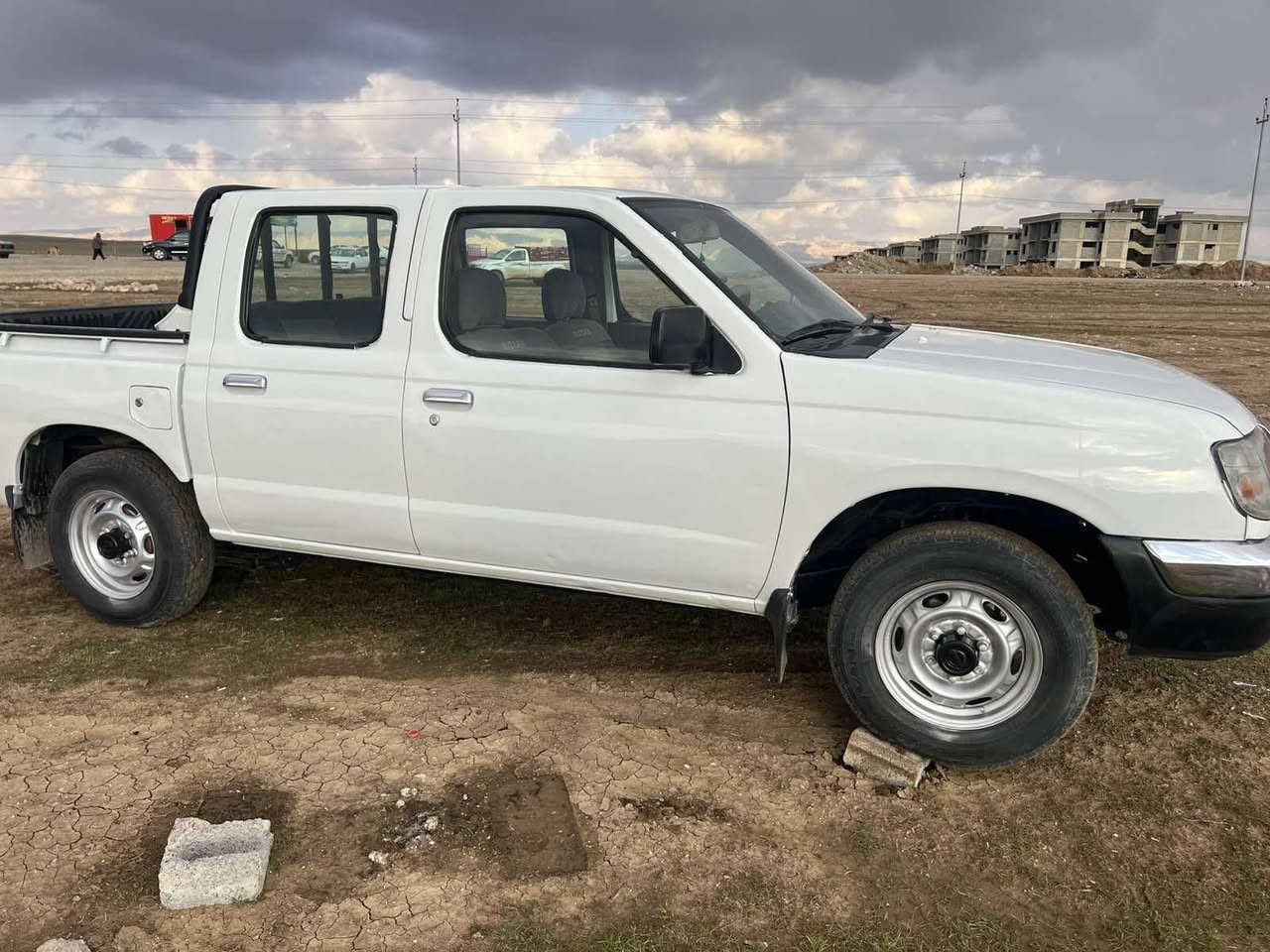 نیسان دەبڵ مۆدیل 2002ڕەقم دهۆک بەشرتی تەحویل غرامە ناوی نیە لەحاسیبە تەحویل حوڕ ،،گیڕ مەکینە ئەکسل تەقەوڕەقە تەبرید سارد گەرم بەشرت : چەکوش بەگیانی نیە بێ مە عجون شان سەقف دواو پیش کەپس :بۆیاغ تەنکە چواردەوری کارتی هەیە لەگە غەسلا بەریداوە هیچیتر :  ماڵی دۆستە هە موگیانی بە شرت چواتایەی لۆک:چەمچەمال 76گڵا ***********:***********
