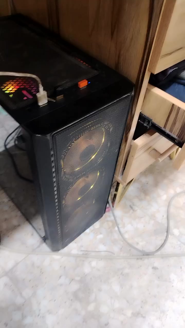 تجميعه كامله مع ملحقاتها
GPU Rx 580 8GB لون ابيض RGB
CPU Ryazn 5 3600 4.2ghz
B450
RAM 16 GB 3200 mhz
SSD 1T
بورسبلاي كورسير 500 واط
مبرد غازي
كيس 4 فان argb
الملحقات شاشه حجم 24 /180 هرتز سرعه الاستجابه 0.5ms
يو بي اس 1500
سماعات سبيكر من ماركه دراكون
كيبورد ميكانيكي كيمنك من ماركه DIERYA DK61SE 60%
ماوس كيمنك KYSONA M600 دقه 26000DPI شحن يطول 80 ساعه استخدام متواصل
يدات بلي فور عدد 2 اصليات 
التجميعه تشغل بتل فيلد 1 ب120 فريم
التجميعه مع الشاشه وجميع الملحقات ب600 بيها مجال بسيط
***********
