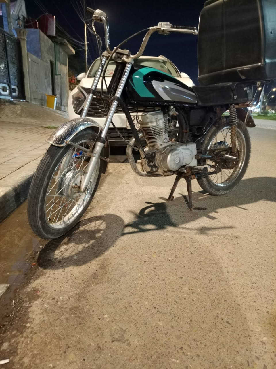 السلام عليكم دراجه للبيع ادوات ادوات نضيفه مكينه خير من الله لاتنقيص ولا تبخير زوج تايرات جدد السعر 350وبيهه مجال قليل عنواني البصره شط العرب الجزيره للاستفسار ***********
