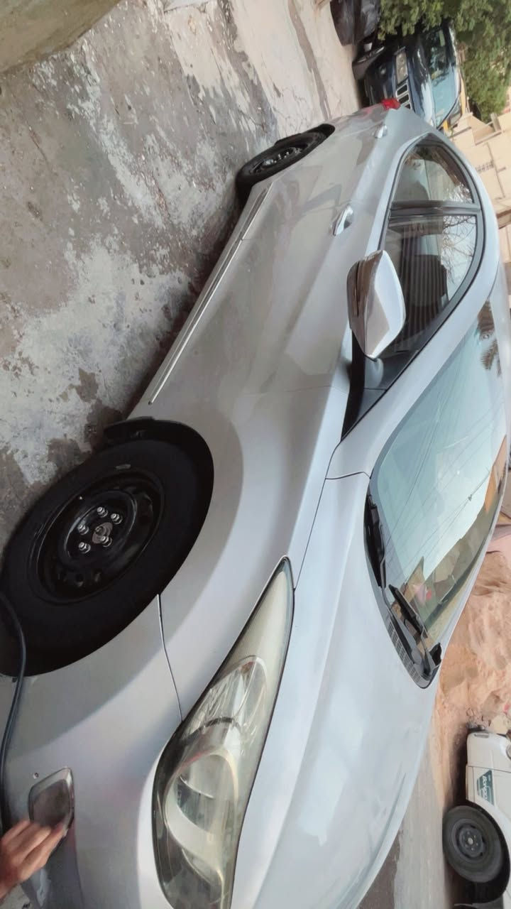 *الانترا موديل 14 خليجي 
*سيارة مكفولة من حادث بس بارد قليل 
*تخم تايرات 
*منضومة مال غاز بيه
*شاشا و تبريد 
*تحكمات ستير نص فول 
*لد داخلي شاد بيه 
*رقم إنكليزي 
***سيارة بسمي ساكن بغداد دورة
(سعر سيارة 107 وبيه مجال قليل )
سيارة حلوة خير من الله 
رقم هاتف ***********
