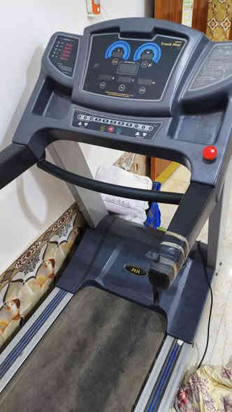 جهاز جري كوري اصلي نضيف يتحمل وزن مفتوح شغال من كلشي حرق السعرات عداد الكيلومترات الوقت السرعه خياليه السعر 550 مكاني ناصريه مركز شارع السفينه 
***********
