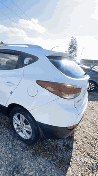 السلام عليكم توسان البيع 2013خليجي بيها أربع قطعه بدون دواخل بدون ضرر يعني مصبوغه اثر شخوط صدر جديد امامي وخلفي تخم تايرات جديد محرك2400 على آخر حبايه مانقصها شي ماشيه190 استفسار ***********واتس آب او رصيد
