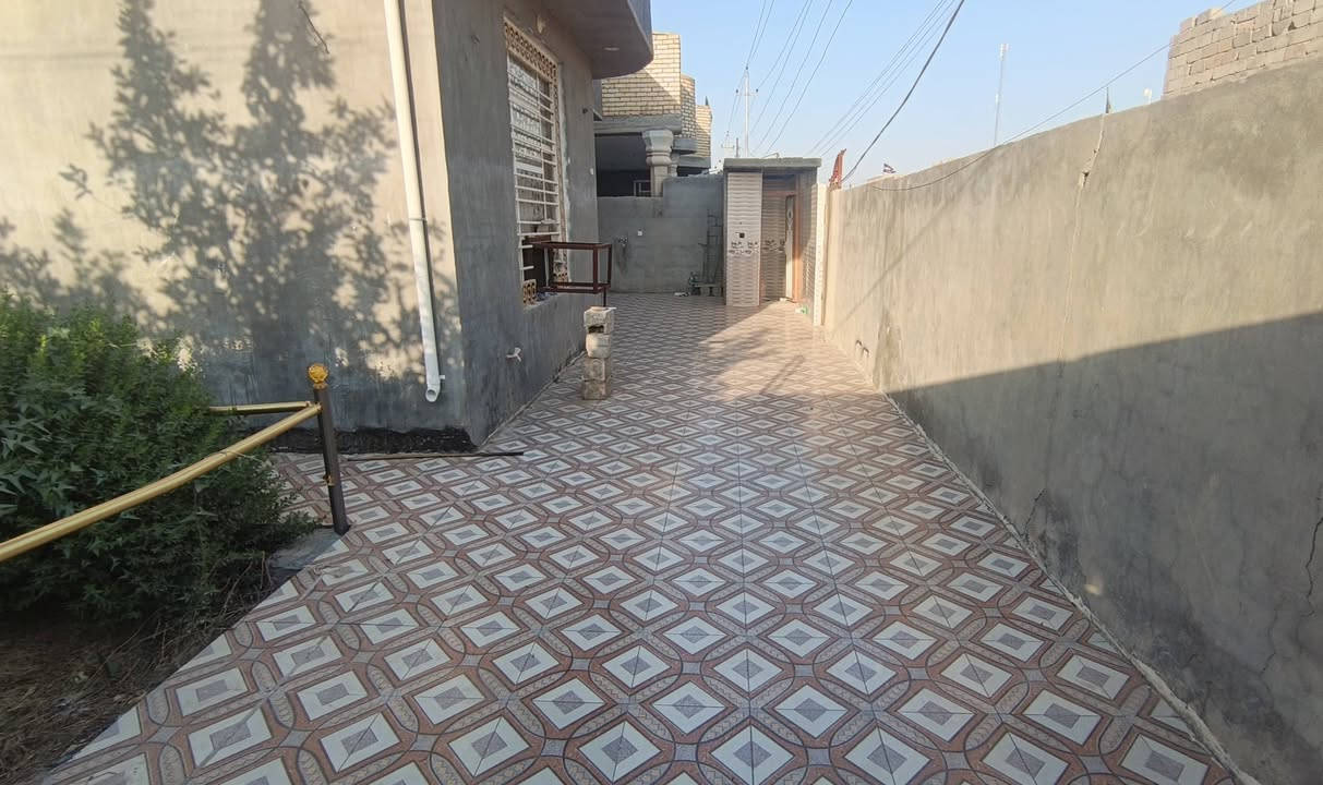 🛑🛑🛑السلام عليكم بيت للبيع او مراوس حسب القناعه 🛑🛑🛑
مساحة 380م ركن شارع تبليط
مضيف 11م 
هول ويا طول المضيف 
غرفة نوم 6×5
غرفه نوم طابق ثاني 
مطبخ كبير 
طارمه كبيره  
صحيات عدد 2
مجاري على البزل 
حي ذويب الثالث الشارع الفاصل بين ذويب والدواغنه حاليا البيت فارغ
***********
