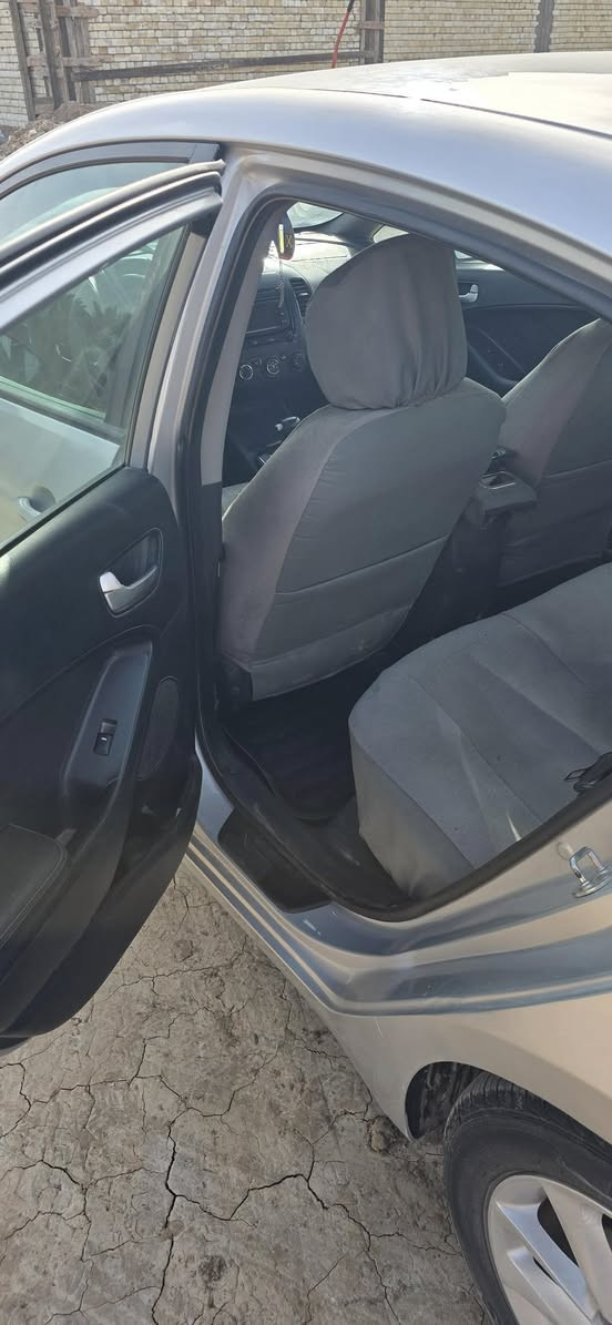 فورتي 17 وارد امريكي
رقم بغداد
لون سلفر 
محرك 2000 دوش 
مثبت سرعة 
مانع انزلاق 
Abs 
شاشة 
كاميرا خلفية 
حادثها من امريكا جاملغ وباب 
وبالعراق بيها قطعتين بيهن دحجات عدلتهن وصبغتهن باب خلفي وجاملغ وسونارها موجود وي الصور 
السعر 110 وبي مجال قليل 
للتواصل ***********
