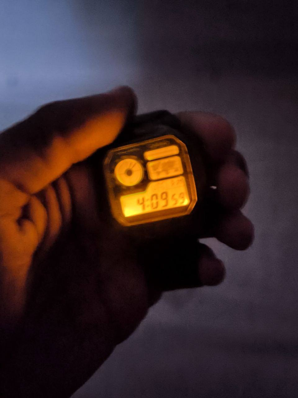 ⌚ ساعة كاسيو عسكري خريطة (Casio AE-1200WH – World Time)
تحفة عملية وأيقونة كاسيو المشهورة باسم (Royal).
 المواصفات:
شاشة رقمية متعددة الوظائف.
عرض التوقيت العالمي (31 منطقة – 48 مدينة).
5 منبهات + منبه غفوة + إشارة رأس الساعة.
ستوب ووتش بدقة 1/100 ثانية (حتى 24 ساعة).
تايمر عكسي (حتى 24 ساعة).
إضاءة LED خلفية (Illuminator).
تقويم أوتوماتيكي كامل لغاية 2099.
صيغة 12/24 ساعة.
مقاومة ماء 100 متر (WR100M).
هيكل راتنج خفيف الوزن ومتين.
بطارية عملاقة تدوم حتة 10 سنوات
ضمان دولي لمدة سنتين 

⚠️ملاحظة متوفر قطعة واحدة فقط 

 السعر: 85 الف ع اول تم
السعر غير قابل للتفاوض 
للحجز والاستفسار يرجى مراسلة الصفحه


**إذا كنت صاحب هذا الإعلان وتريد حذفه لأي سبب، رجاءا أرسل رسالة إلى الدعم الفني**