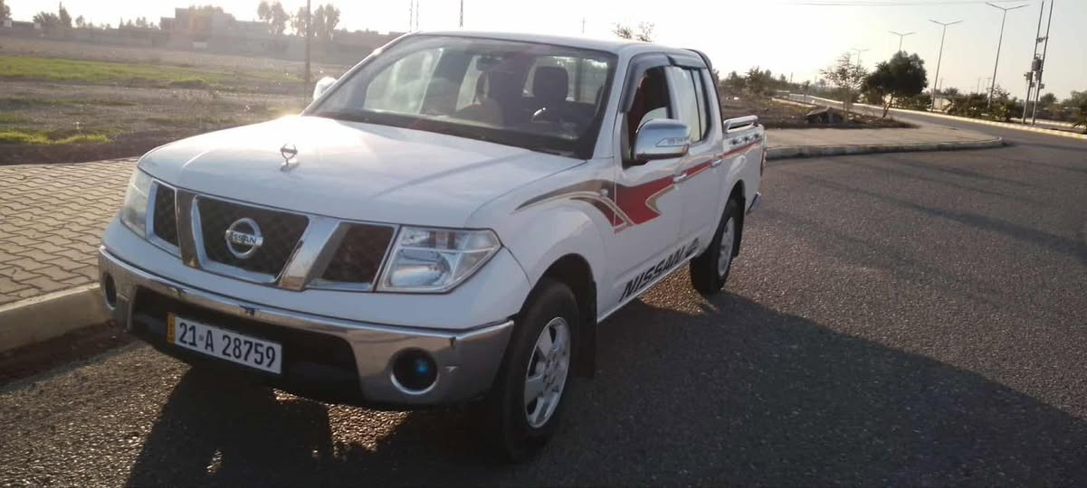 سلام عليكم نيفارا للبيع موديل 2009 رقم سليمانيه دولي سنويه 2028 محور ففتي 3000 بيهه قطعتين بنيد وجامرلق السعر 94 مكان ديالى السعديه ‭0770 501 4459‬
