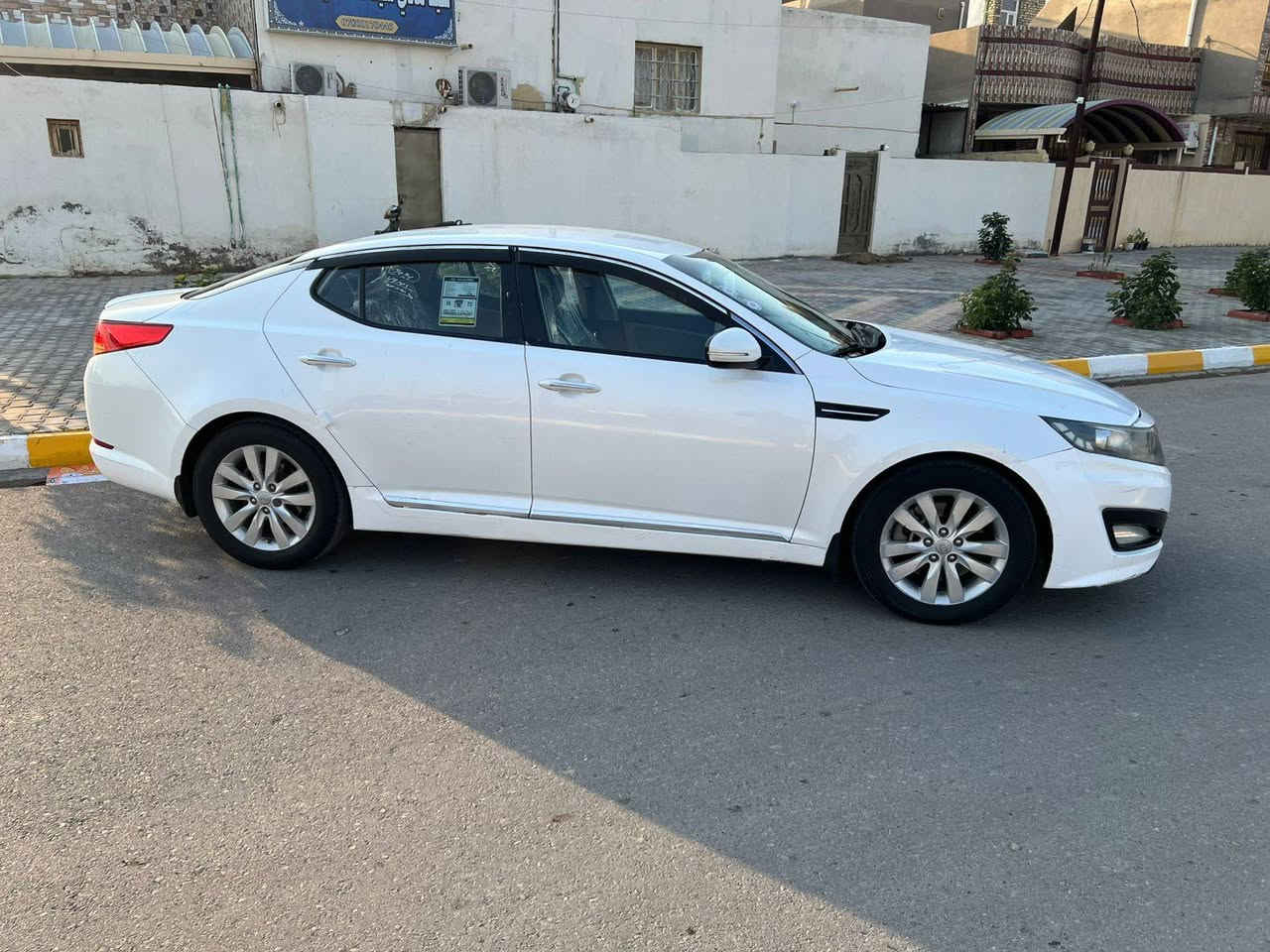 السلام عليكم كيه اوبتيما موديل 2011 خليجيه فول مواصفات ماعدا البنوراما والبصمه السيارة مكفوله من الضربه والتبديل عدا الهلال الخلف صبغ وقبق الصندوگ بس من فوك بي صبغ وباقي السياره مكفوله وجاهزه  من تخم تاير من حداديه مامي خلفي مكينه وكير مكفولات تبريد تدفئه ماناقصها اي شي رقمها أربيل بأسمي مكانها واسط رقم التليفون *********** الرقم الثاني ***********
