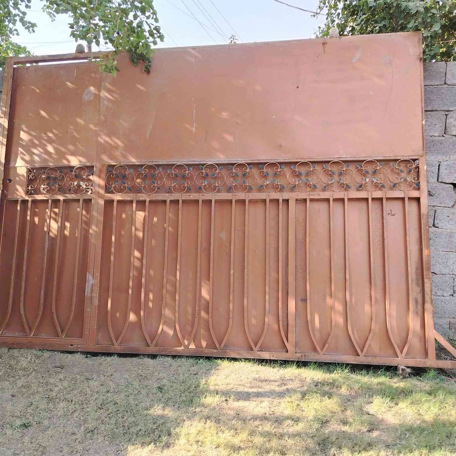 باب حديد سلايت من الاوليات وزنه 350 كيلو نضيفه جدن للبيع مستعجل العنوان بغداد الدوره على السريع مقابل جمعية خير الله طلفاح  للستفسار الاتصال على الرقم ***********
