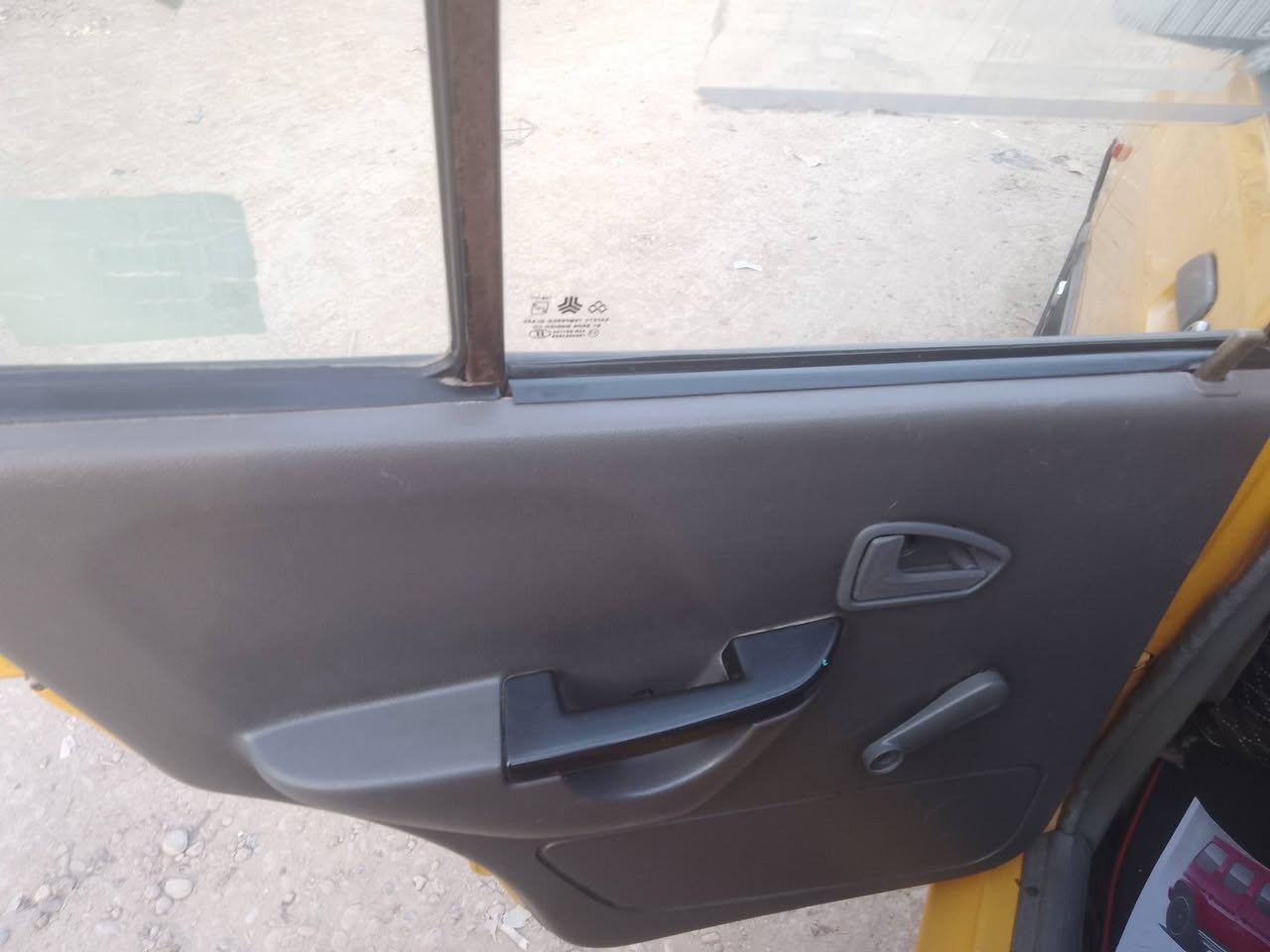 سلام عليكم سايبه للبيع موديل 2012 سنويه جديده لحد 2031مصفره هيئه وغرامات بدون حادث جاهزه الشارع مكينه جديده مابيهه لاصبغ ولاحادث ع وضع تحمل تاير جديد كهربائيات شغاله كلهم  شركه مكاني بغداد سعر 33/بيهه مجال ***********
