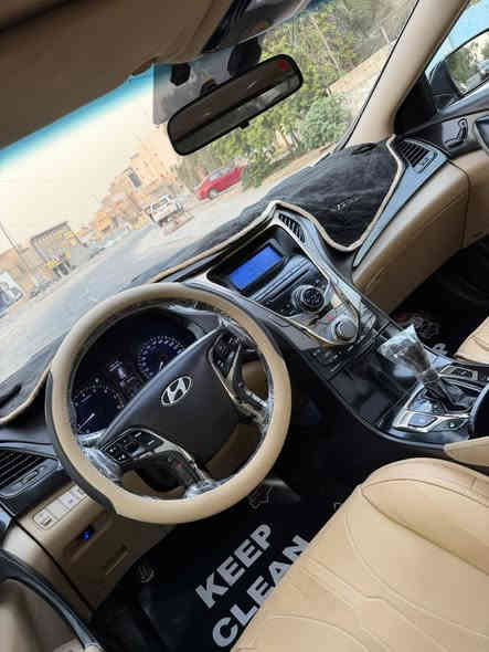 السلام عليكم  
هونداي ازيرا موديل 2012 خليجي مكفولة من الحادث فول مواصفات اعله فئة واحد عله واحد سيارة احلة من الصور بيه صبغ شبر بالجاملغ الخلفي فقط والباقي مكفول مكينه كير صدر تبريد تخم تاير كله جديد بالعافية عل ياخذها رقم اربيل ثاني يوم تحويل مكان السيارة بغداد الاعظمية سعر 122 وبيه مجال رقم موبايل ***********
