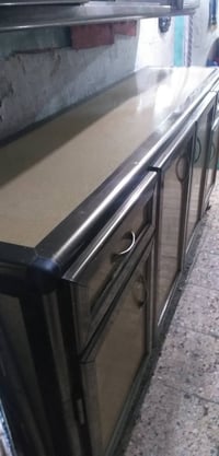 كاونتر • نظيف مستعمل • بدون سنك