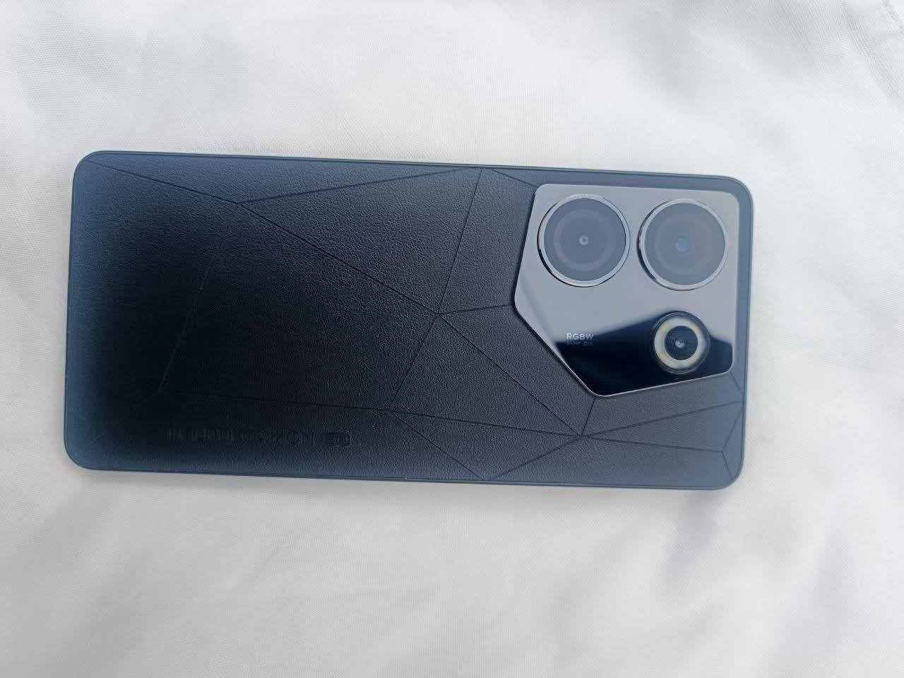 تكنو كامون 20 برو 5G 

- شاشة 6.8 بوصة AMOLED بتردد 120Hz
- معالج MediaTek Dimensity 8050 قوي
- ذاكرة 8GB RAM + 256GB تخزين
-
أداء ألعاب ممتاز:
- 90 فريم في PUBG و 120 فريم في الألعاب الأخرى
- تجربة لعب  نظيف كلش كامل الملحقات 
السعر 225 العنوان بغداد


**إذا كنت صاحب هذا الإعلان وتريد حذفه لأي سبب، رجاءا أرسل رسالة إلى الدعم الفني**