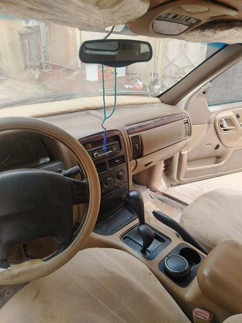 سلام عليكم جيب شيروكي البيع سياره كامله نضيفه تخم تاير جديد تبريد كهربيات جاهزه من كلشي رقم دهوك دواخل نضيفه بطين كامله كير ومحرك بطه محرك 2ونص وشراي بخدمته رقم الهاتف *********** سعر 45 وبيه مجال
