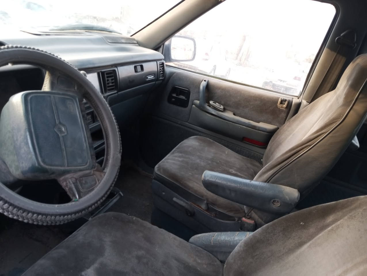 من رخصه مدير الكروب المحترم للبيع دوج كلسلر مديل 92 سياره شغال بس ابيع كير       ومكينه كايمه رقم بغداد وسياره بلادي السعر    27 تحويل مباشره العنوان بغداد بلديات الاستفسار على الرقم ***********
