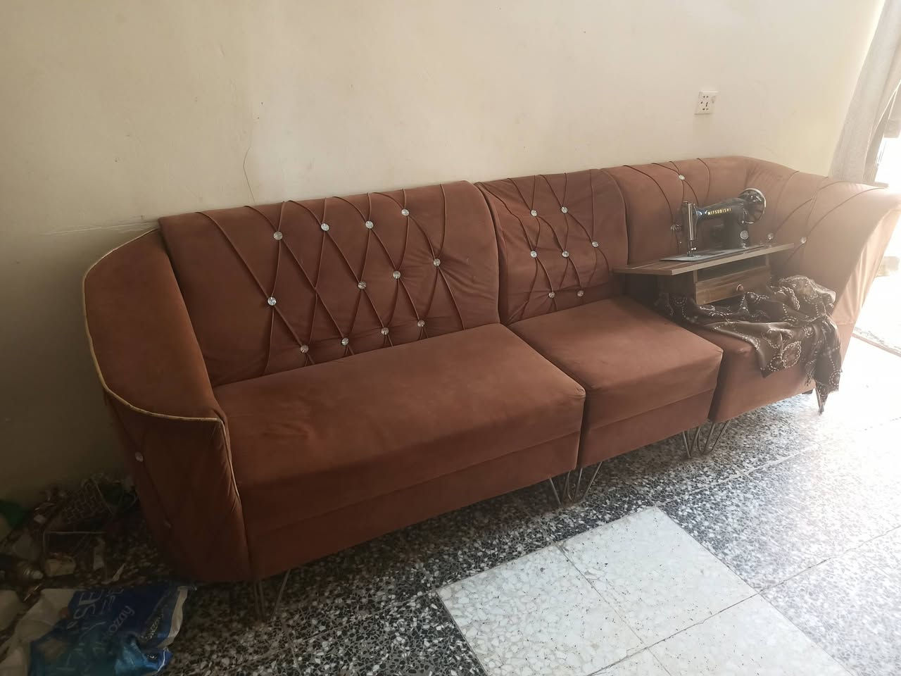 سلام عليكم اغراض مال بيت كامل للبيع العنوان بغداد المشتل وهذا رقمي ***********
