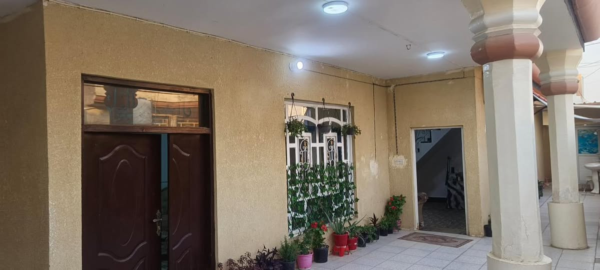 السلام عليكم ورحمة الله
حياكم الله زبائننا الكرام 🌹

عقار للبيع:
المساحة: 250 متر
يتكون من: غرفتي نوم، صالة، مطبخ، حمام، وكراج، مع حوش يحيط بالبيت.
العقار بمعاملة رسمية في البلدية.

السعر: 75 مليون مع المجال قليل جداً

للإستفسار والتفاصيل أكثر: ***********
*
