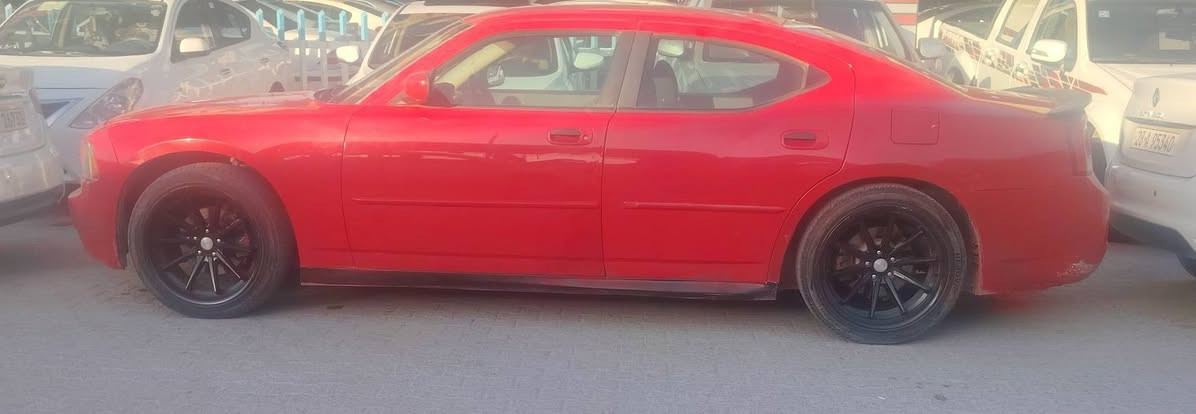 جارجر مديل 2010 بيها قطعتين صبغ بدون دواخل سياره حلوه وجاهزه على اخر حبايه مكينه 6ستندرمعروضه 100بيها مجال ***********
