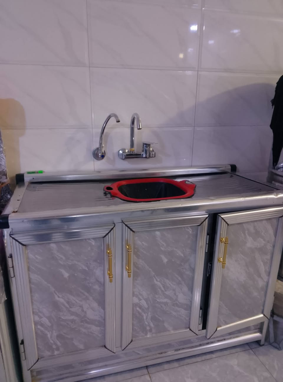 من رخصت الادمن كاونتر ألمنيوم الباب الأول نضيف للبيع كامل ملحق وكاونتر وسنك فقط السنك ستيل مو مرمر يرادله يتغير للي يريد مرمر


**إذا كنت صاحب هذا الإعلان وتريد حذفه لأي سبب، رجاءا أرسل رسالة إلى الدعم الفني**