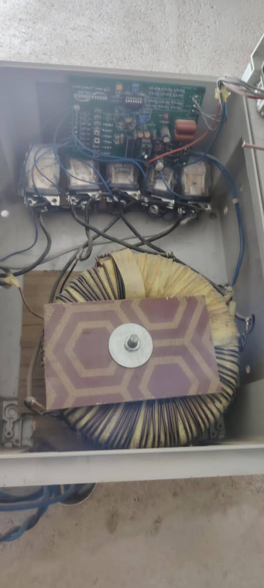 السلام عليكم..                     للبيع
روافع قدره     9kv  والثاني 5kv 
شغالات فول شرط الفحص          سعر350 وبيهن مجال 
***********
