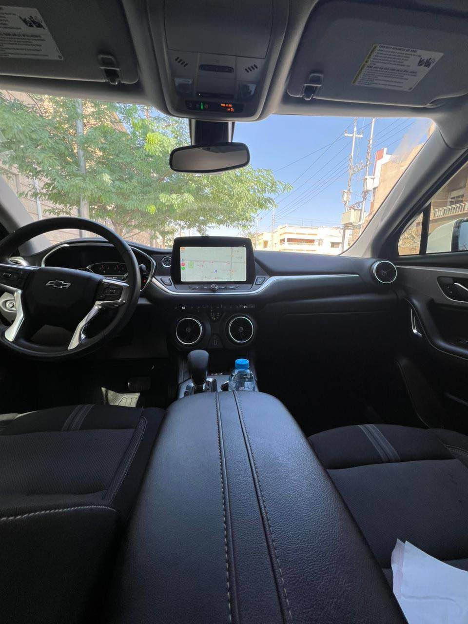 السلام عليكم  شفر بلايزر ٢٠٢٤ 
وارد امريكي السيارة حادثهة موضح امامك ب الصور قطعتين البنيد مبدل والجاملغ راجع نفسة 
السيارة فول مواصفات للاخير السيارة بلاك توب 
السيارة بيها فحص مؤقت منفيسها ب اسمي 
العنوان البصرة 
***********
بيع او مراوس Singapore
