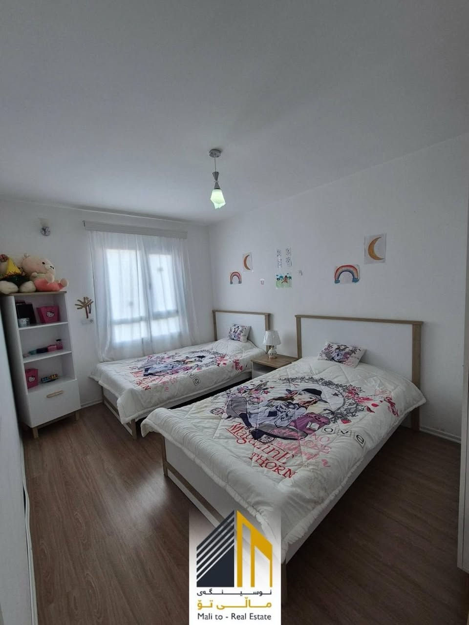 السلام عليكم 
شقة للبيع في محافظة السليمانية بجانب مستشفى اسيا وايضا مستشفى شورش 
في منطقة كاني با 
اسم المجمع: شارى بزشكان 
مساحة الشقة:145متر 
الطابق :الأرضي 
3 غرف نوم
وحدة من الغرف ماستر 
مخزن 
تحتوي على 3 سبالت + كاونتر 
كهرباء 24 ساعة 
ماء 24 ساعة 
خدمات من كل النواحي موجودة سواء سيكورتي او نضافه 
يحتوي المجمع على كافة الأمور الترفيهية 
لتفاصيل اكثر اتصل على الرقم وبخدمتكم 
***********
