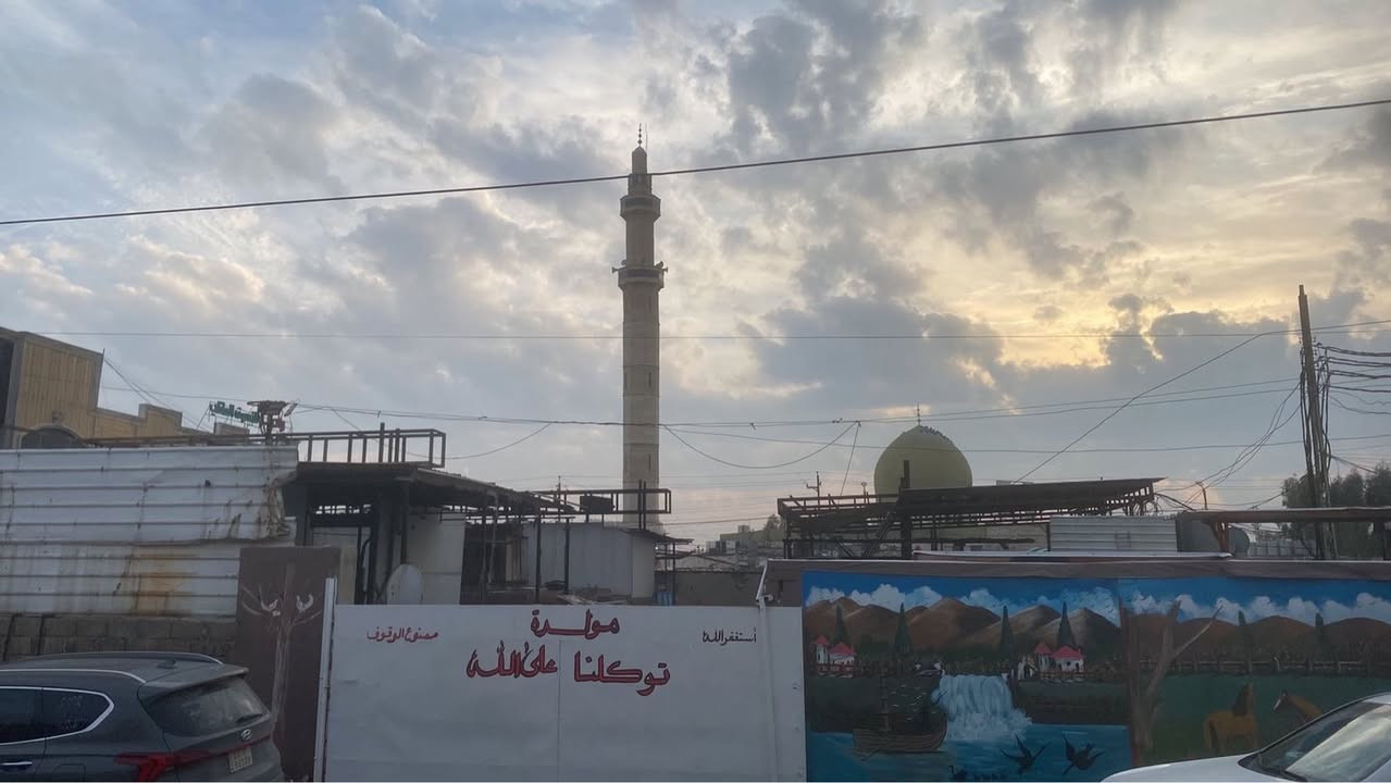 دار للبيع حي السكر مقابل جامع الرحمة. مساحة ٢٠٠ متر طابق  واحد  بناء قديم بحساب أرض وبيع بسعر مناسب للأستفسار الأتصال على الرقم. *********** و ***********
