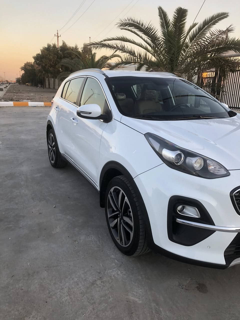 سلام عليكم
سبورتج خليجي موديل ٢٠٢١ مكفول من ضربة والصبغ عدا رصعات في الباب الخلفي ،سبير ما نازل
فول عدا البنرامه  
 (بصمه ،كشتات كهرباء، تشغيل عن بعد ، شاشه كبيره ، باقي الموصفات معروفه.. )
السعر ٢٠٨$ 
العنوان بغداد البلديات 
هاتف.   ***********
