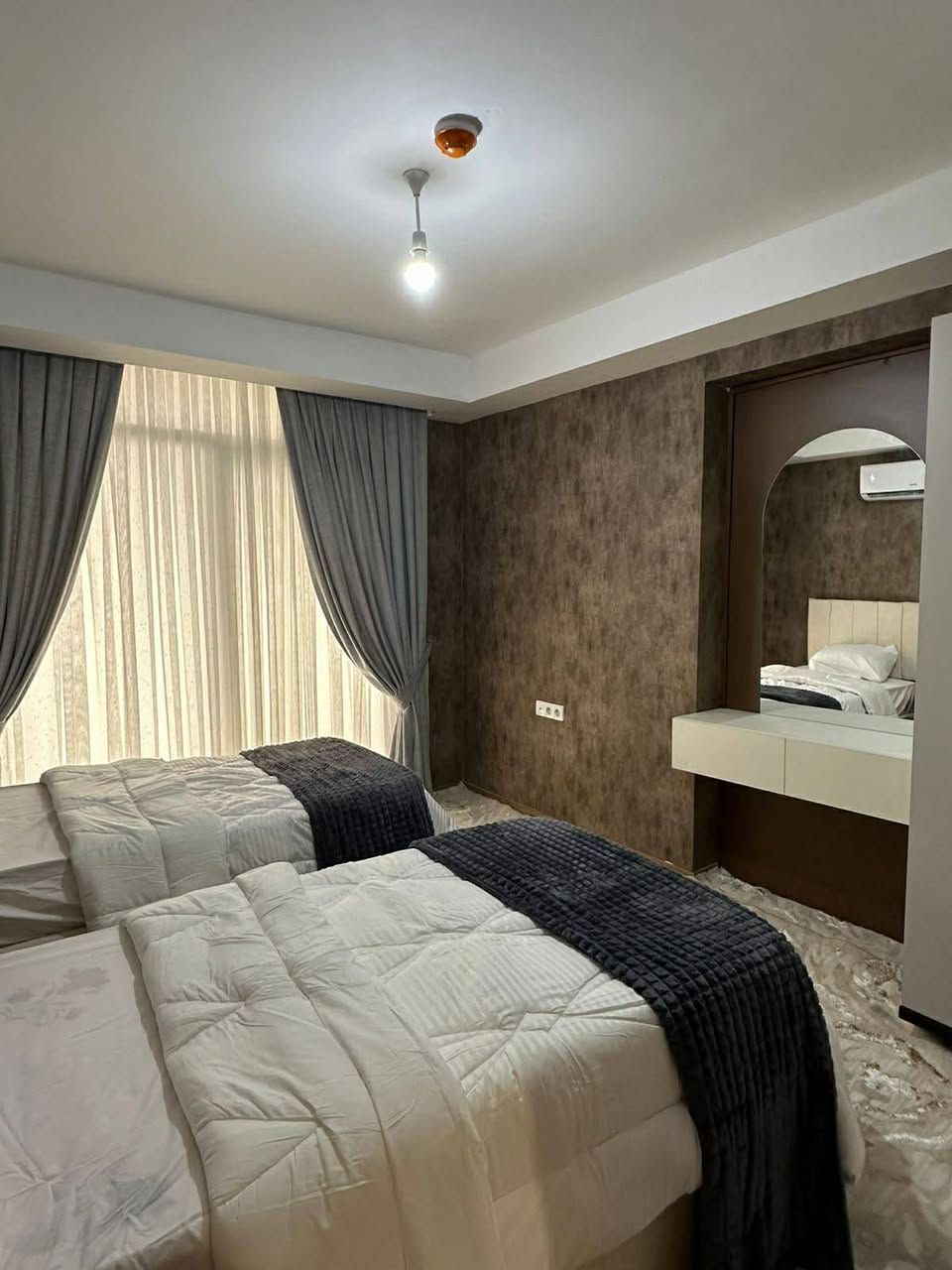 للبيع او للإيجار
.شقة مؤثثة VIP 

.مؤثث 

.مكانها اربيل 
مجمع امباير بيرال  على شارع100 
تبعد 
دقايق عن المطار 

.غرفة 2
.صالة
.مطبخ 
.حمام 3
.طابق  3
.مساحه "135م
.واجه خارجي 

للأستفسار اكثر التواصل واتس اب 
:***********
:***********
