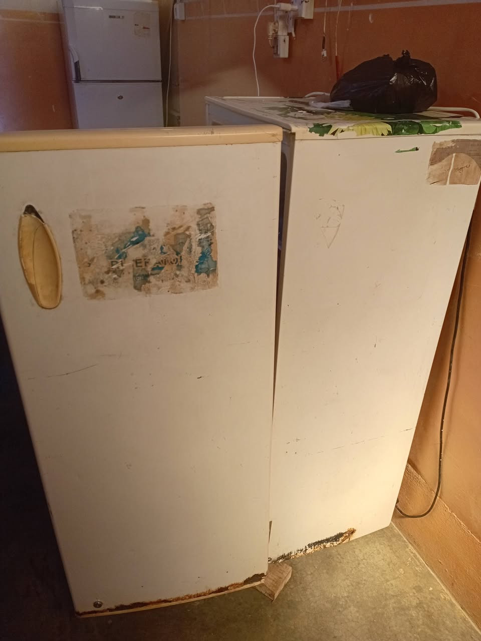 سلام عليكم ثلاجه مستخدمه للبيع السعر ٧٠ وبيها مجال رقم .....***********
