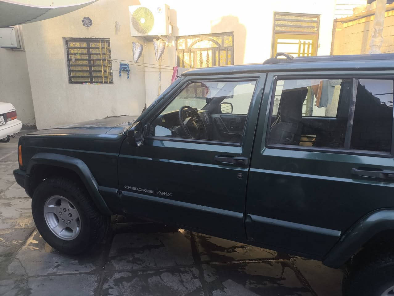 السلام عليكم جيب شيروكي شخاطه موديل 2000 محوره محرك وكير بطه ثنين ونص مكفولات بدي  مكفول تخم تاير جديد رقم بصره كهربائيات كلهة شغاله حداده جديده سياره جاهزه مكاني البصره الهارثه السعر 48بي مجال *********** اتصل بخدمتك بيع فقط بدون مراوس
