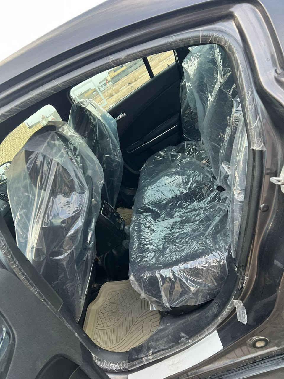 السلام عليكم
للبيع دوج جارجر موديل 2013... وارد امريكي بيهه قطعتين صبغ جاملغ وبنيد بدون دواخل بدون ارباك 
رقم بغداد بأسمنه تحويل وكاله حاضر سنويه 2028
مكينه 3600جديده 
سياره جديده وجاهزة من كلشي 
العنوان بابل الشوملي 
السعر 149
***********واتساب
***********
