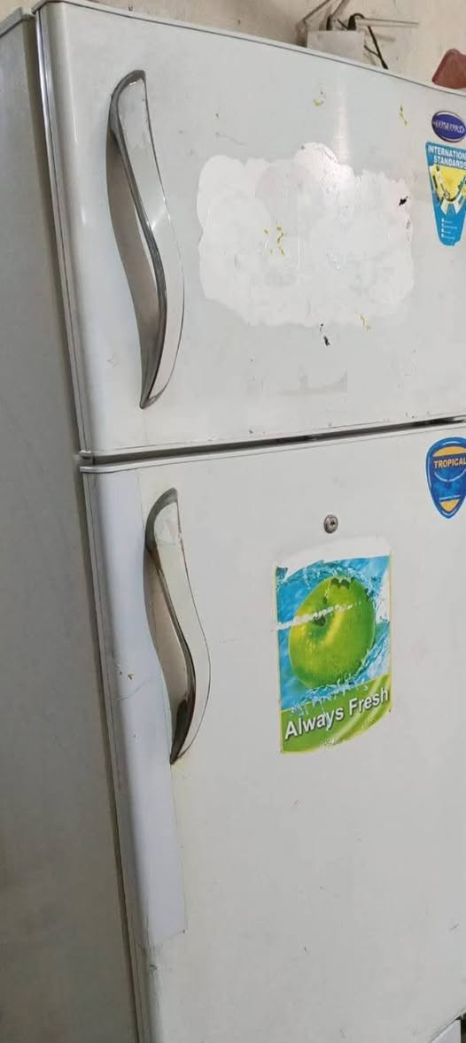 ثلاجه كونكود حجم عائلي كبير السعر 125 شغله وعلفحص لتواصل وتساب ***********
