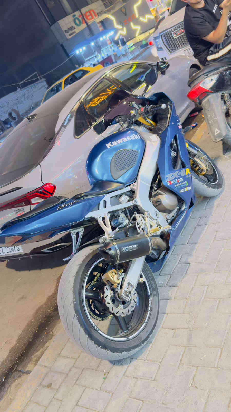 سلام عليكم  بطح كاوسكي موديل 2004 دراجه نضيفه وحلوة ومتعوب عليها كلش والصور هيا تحجي دراجه ما متعوبه بانزين محسن دهن كله يورو الدراجه تجي تفحص وتعجبك وتطلع من يمي مقتنع وراضي يلا اخذ الفلوس  معروضه ب ٢٦ وبيها مجال 
مكاني بغداد الدورة استفسار تتفضل خاص او واتساب متوفر 
*********** 
الي متعجبه دراجه ليكسر بحلال العالم 💞
