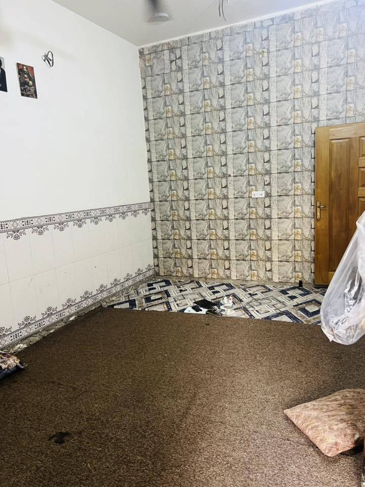بيت للبيع زراعي 100 متر 
3 غرف نوم كبار 
صحيات طابق اول وثاني وخارجيات العدد الكلي 3
حولي واستقبال 
موقعه منطقه لانتصار شارع المرحوم ابو عمار الشريفي 
سعره بلاش بلاش مناسب جداً 
***********حسين
***********1حيدر
