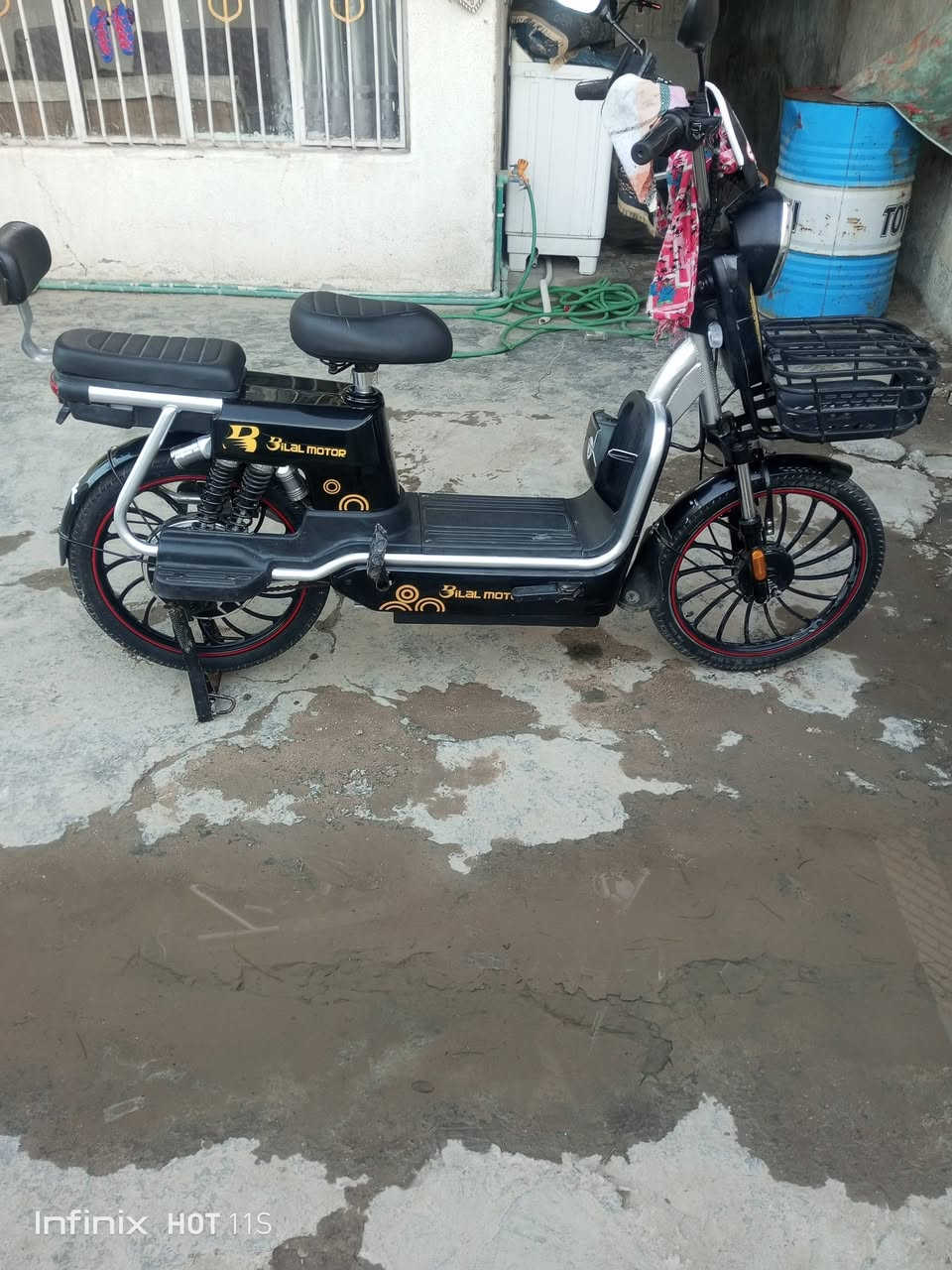 دراجة شحن للبيع موديل 24حجم 20حلوه وبطارييات نضيف وشاشه شغاله وشاحنه اصليه لايت وهورن جاهزة  الاتصال على الرقم ***********مسيب السعر 220
