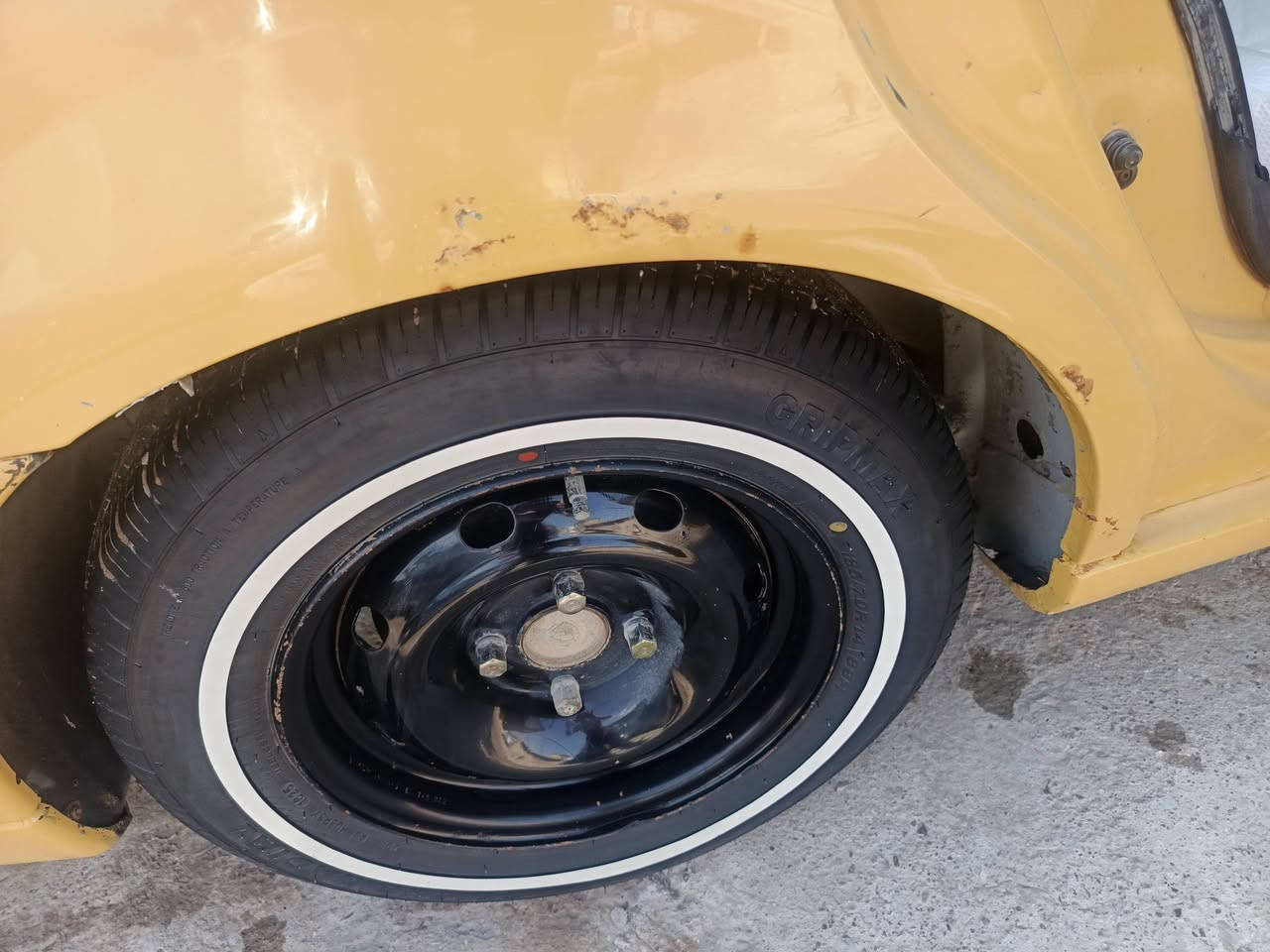 السلام عليكم سمند للبيع موديل 11 كفاله السياره بس جاملغ امامي صبغ اليسره والباقي موضوح بصور رقم واسط انكليزي مكاني واسط كوت للسفسار *********** خاص ماعدي..... 
تبريد عوزه بس غاز ## جماعت منطقته لا تصير لوتي وتخابرني
