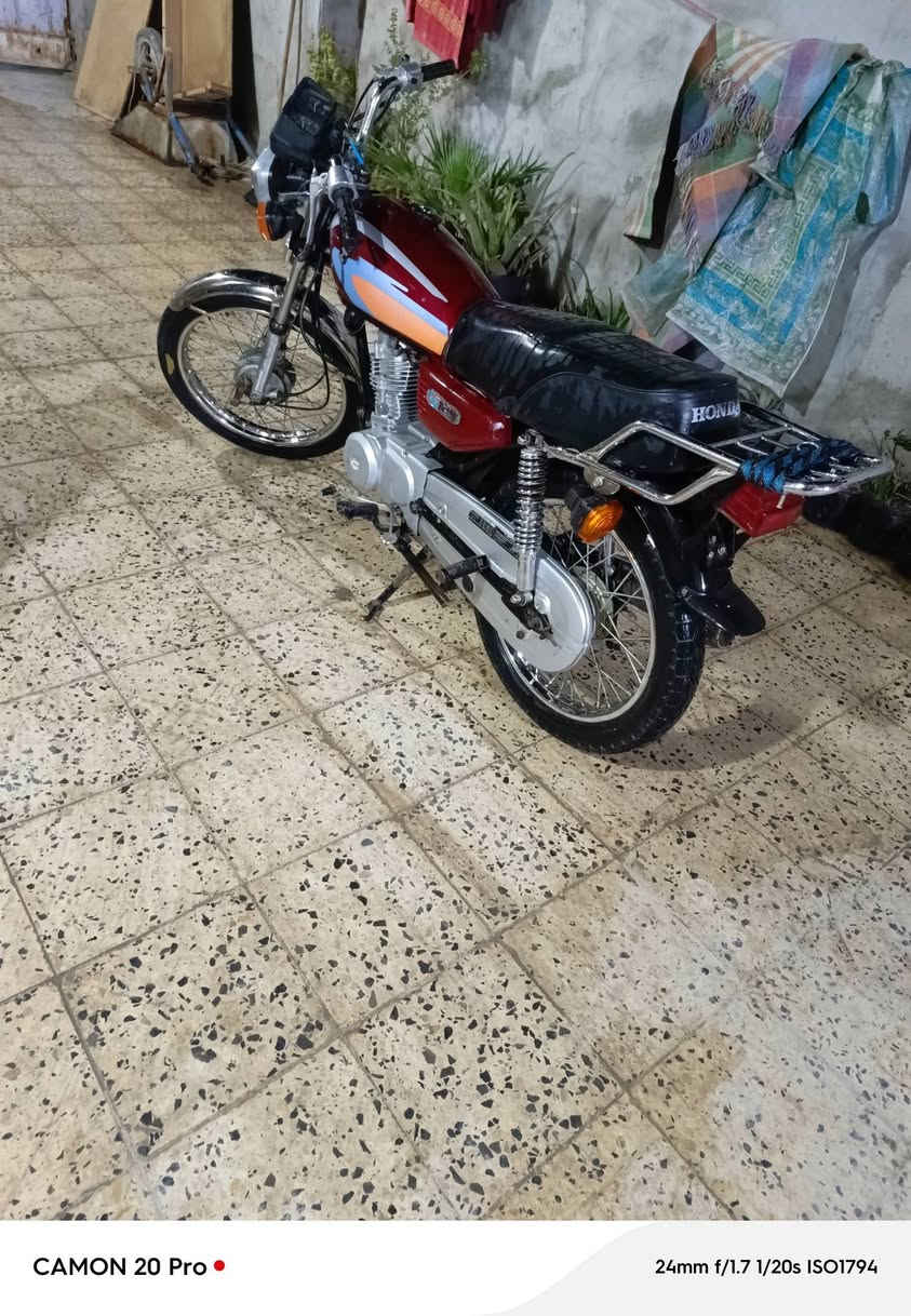 السلام عليكم دراجه ارشه للبيع اوراق أصولي موديل 20 المكان كربلاء حي الغدير السعر 625 وبيه مجال الرقم ***********
