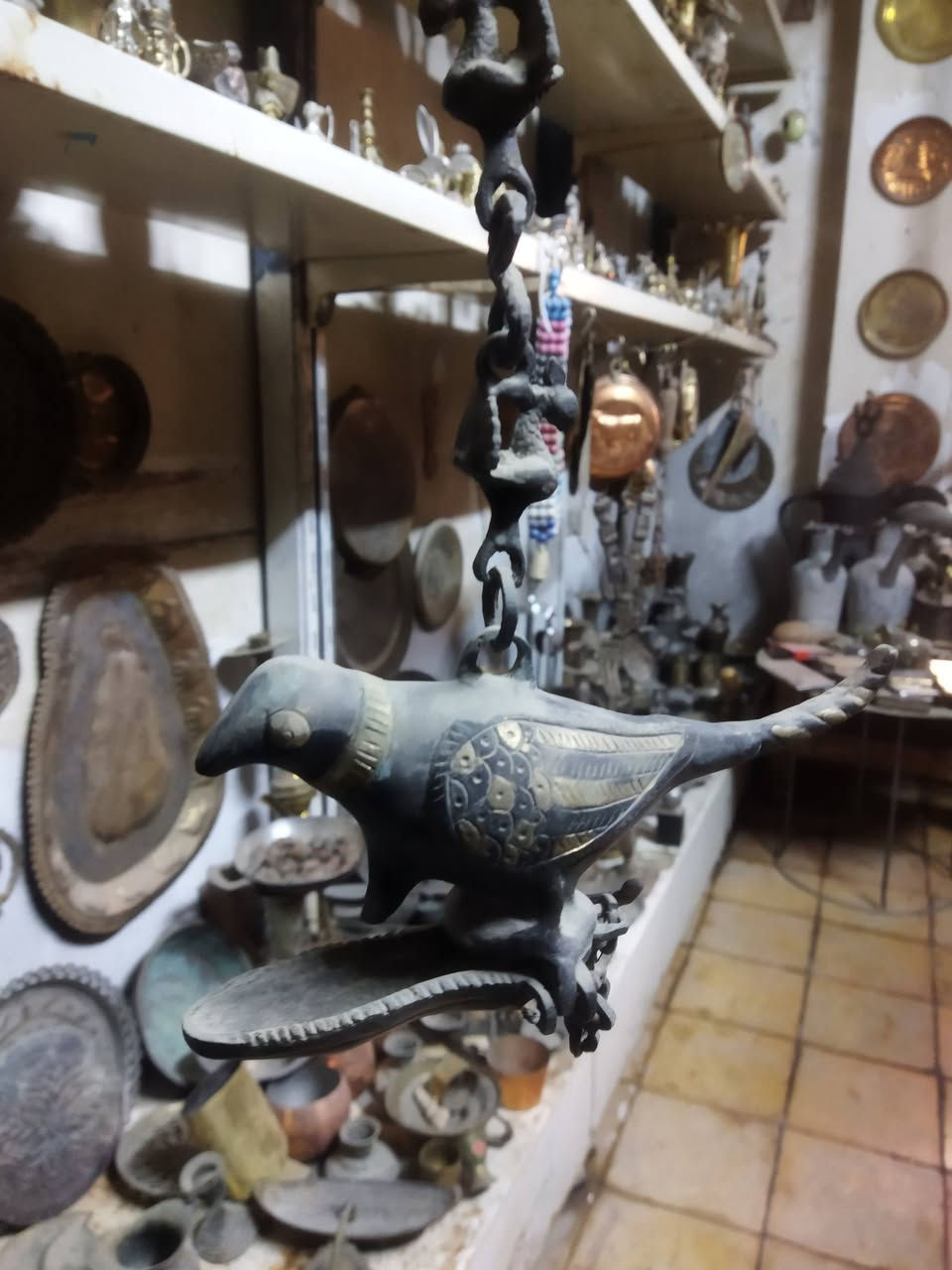 مساكم الله بالخير والبركه 🇮🇶🦋🇮🇶 مسرجه نحاس أصفر مطعمه شغل قديم جدا للاستفسار  خاص او الاتصال على الرقم التالي ***********اخوكم كرار الشيخ
